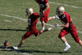 哈登在DWG比赛中出色防守，比赛规则变更引发热议！观众掌声雷动