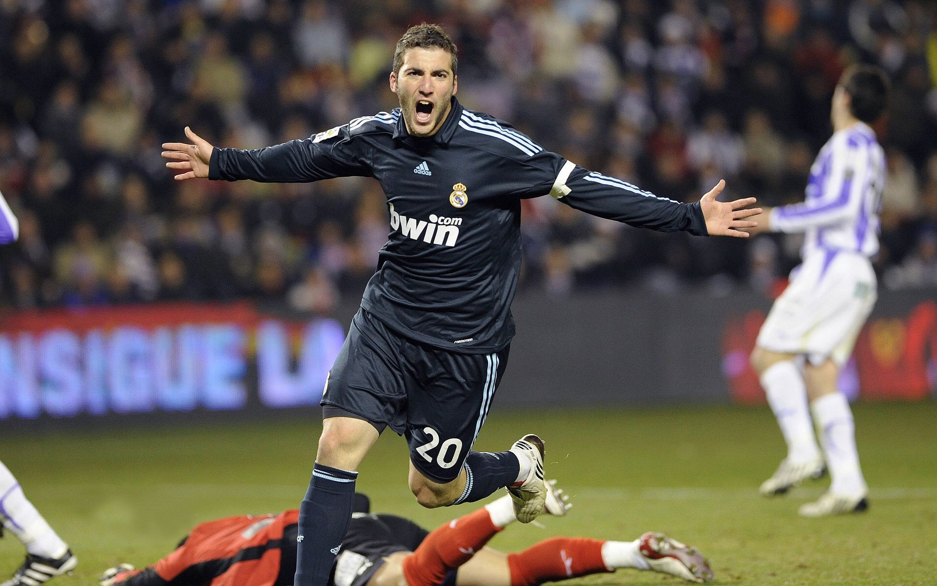 包含凯恩手感滚烫,带领金州勇士横扫广东男篮,赛后一句话霸气侧漏的词条